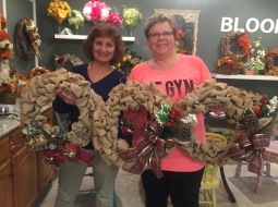 4180-Women-w-burlap-wreaths