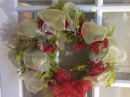 0086-Grapevine-wreath-w-oak-leaves-mesh-white-ribbon-red-bow-flowers_0