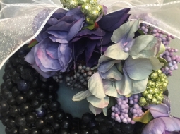 4168-Blueberry-wreath-w-purple-white-gold